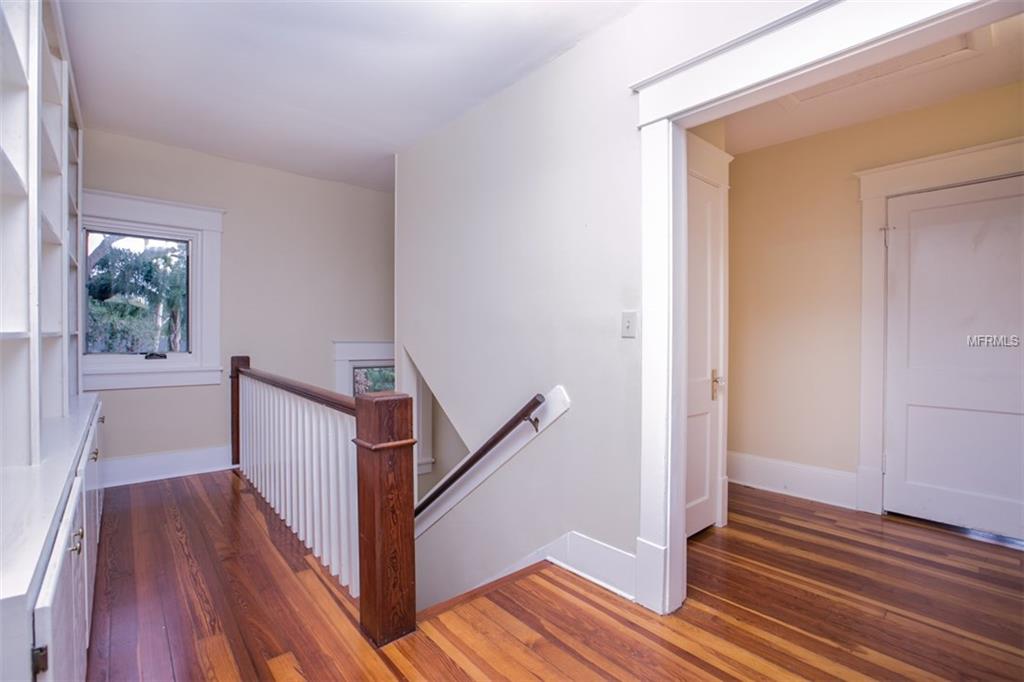 701 S HYER AVENUE, ORLANDO, Florida 32801, 3 Bedrooms Bedrooms, 4 Rooms Rooms,3 BathroomsBathrooms,Residential,For sale,HYER,O5558278