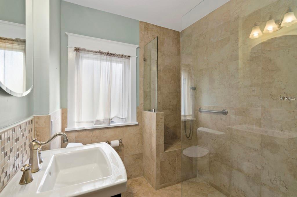 701 S HYER AVENUE, ORLANDO, Florida 32801, 3 Bedrooms Bedrooms, 4 Rooms Rooms,3 BathroomsBathrooms,Residential,For sale,HYER,O5558278