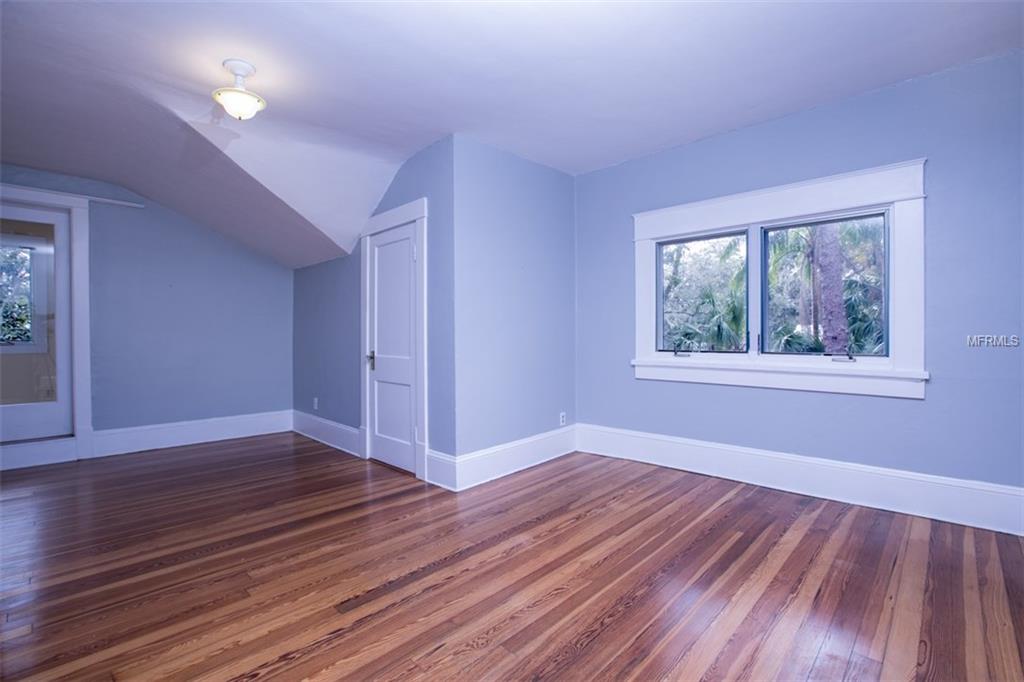 701 S HYER AVENUE, ORLANDO, Florida 32801, 3 Bedrooms Bedrooms, 4 Rooms Rooms,3 BathroomsBathrooms,Residential,For sale,HYER,O5558278