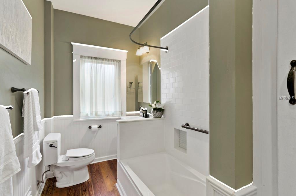 701 S HYER AVENUE, ORLANDO, Florida 32801, 3 Bedrooms Bedrooms, 4 Rooms Rooms,3 BathroomsBathrooms,Residential,For sale,HYER,O5558278