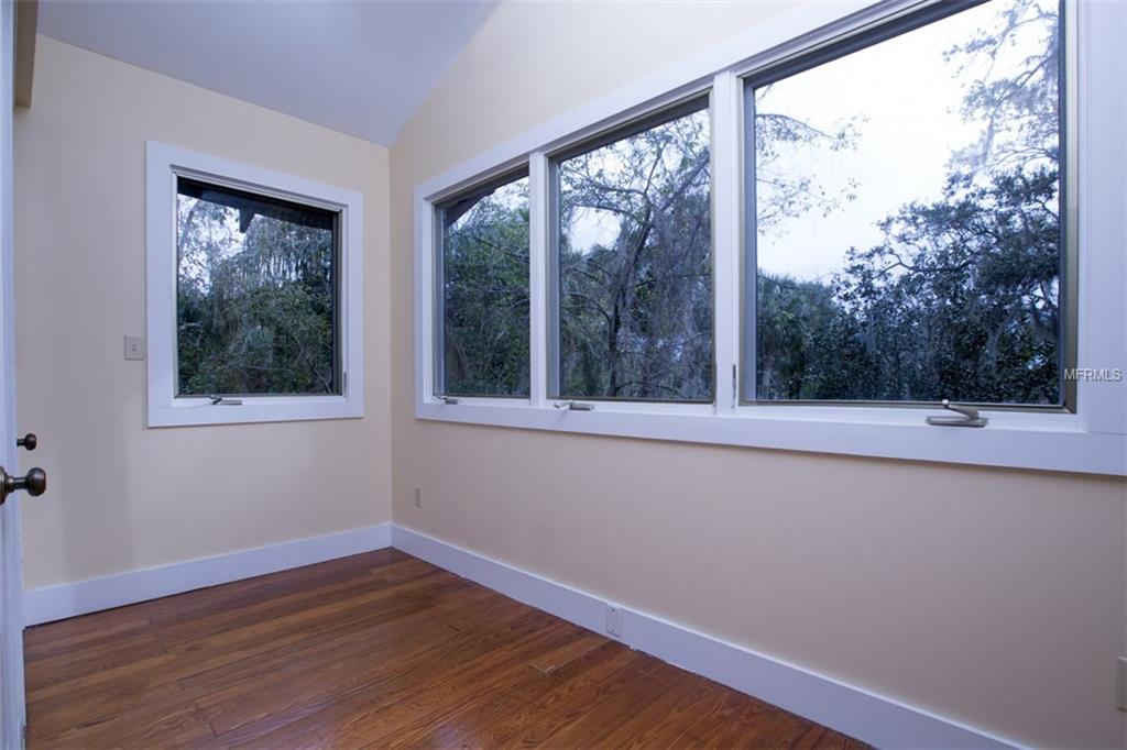 701 S HYER AVENUE, ORLANDO, Florida 32801, 3 Bedrooms Bedrooms, 4 Rooms Rooms,3 BathroomsBathrooms,Residential,For sale,HYER,O5558278