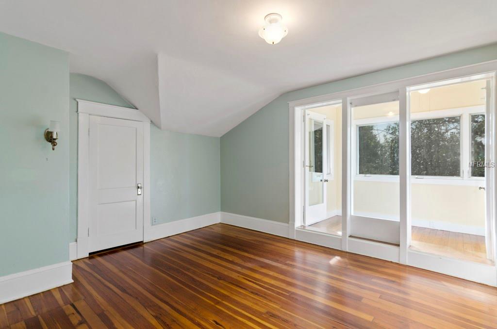 701 S HYER AVENUE, ORLANDO, Florida 32801, 3 Bedrooms Bedrooms, 4 Rooms Rooms,3 BathroomsBathrooms,Residential,For sale,HYER,O5558278