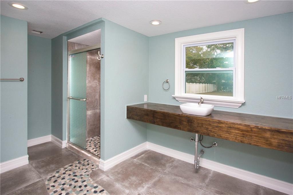 1659 ROBINHOOD LANE, CLEARWATER, Florida 33764, 4 Bedrooms Bedrooms, 7 Rooms Rooms,3 BathroomsBathrooms,Residential,For sale,ROBINHOOD,U7844129