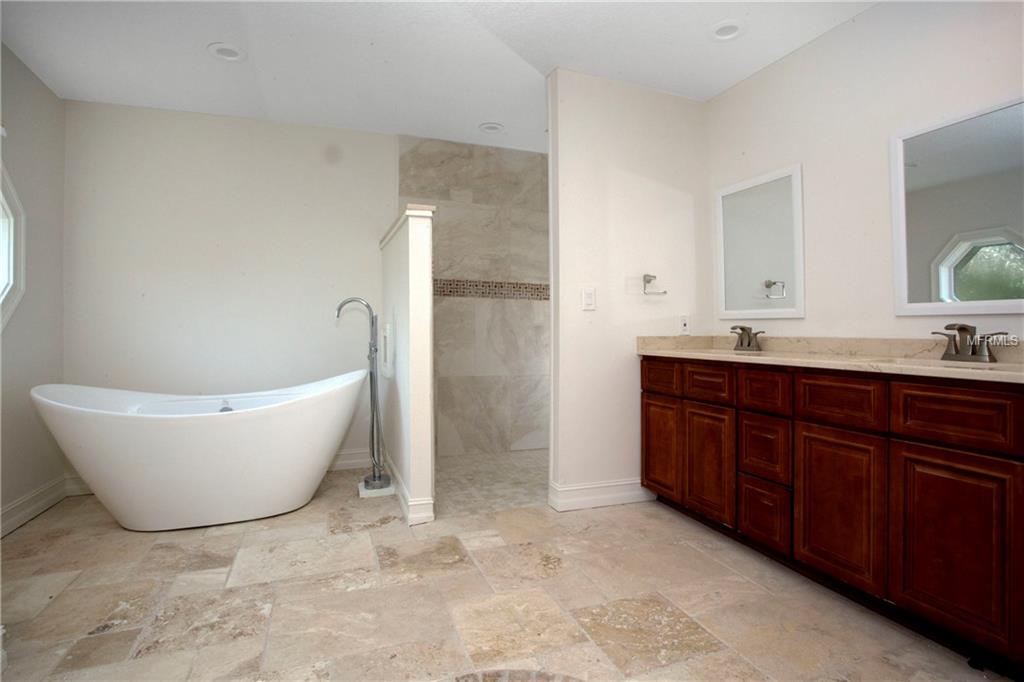 1659 ROBINHOOD LANE, CLEARWATER, Florida 33764, 4 Bedrooms Bedrooms, 7 Rooms Rooms,3 BathroomsBathrooms,Residential,For sale,ROBINHOOD,U7844129