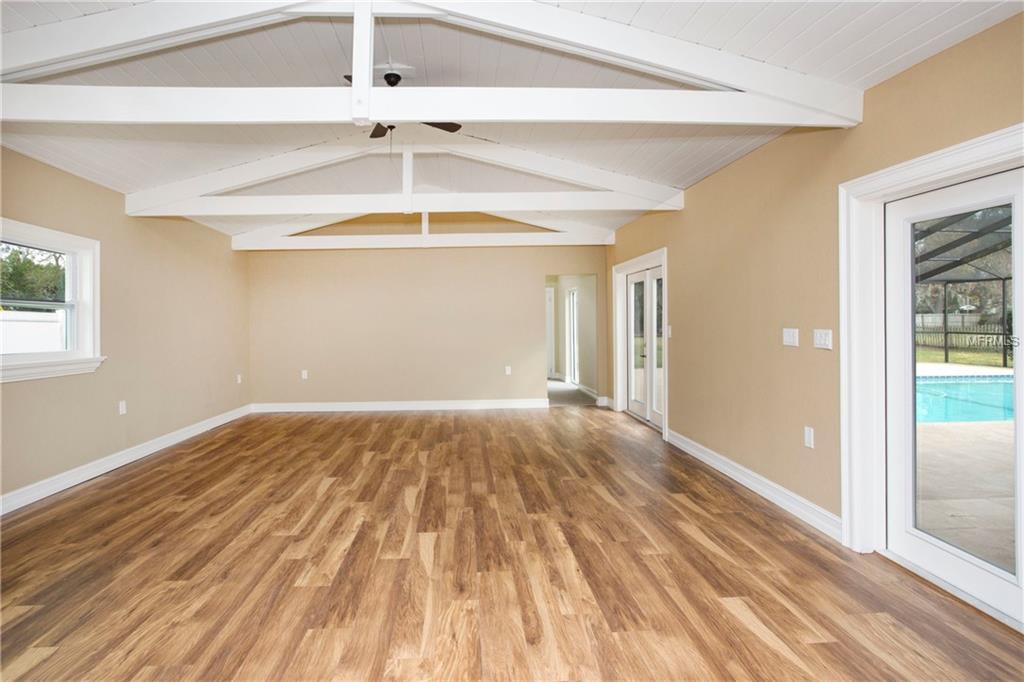 1659 ROBINHOOD LANE, CLEARWATER, Florida 33764, 4 Bedrooms Bedrooms, 7 Rooms Rooms,3 BathroomsBathrooms,Residential,For sale,ROBINHOOD,U7844129