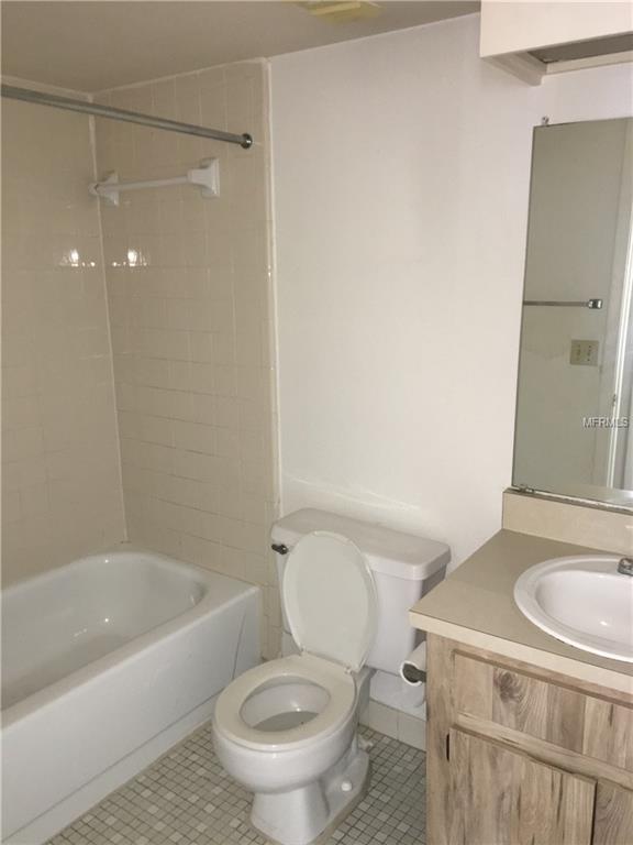 5054 TERRACE CLUB LANE, TAMPA, Florida 33617, 2 Bedrooms Bedrooms, 4 Rooms Rooms,2 BathroomsBathrooms,Residential,For sale,TERRACE CLUB,T2928357