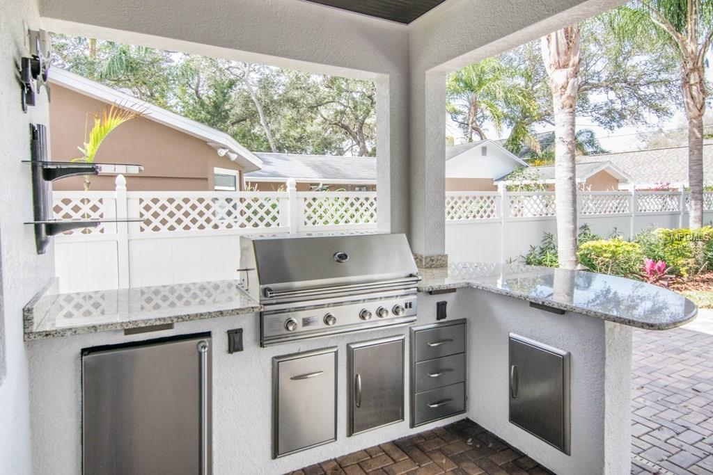 4105 W HORATIO STREET, TAMPA, Florida 33609, 5 Bedrooms Bedrooms, 8 Rooms Rooms,4 BathroomsBathrooms,Residential,For sale,HORATIO,T2927573