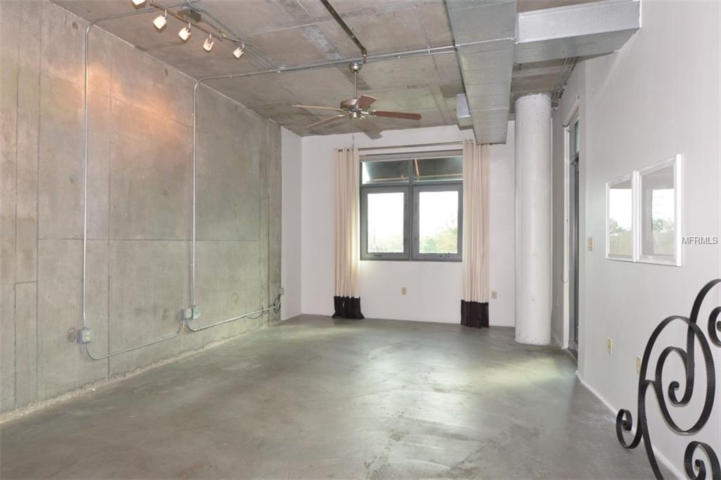 10 N SUMMERLIN AVENUE, ORLANDO, Florida 32801, 1 Bedroom Bedrooms, 3 Rooms Rooms,1 BathroomBathrooms,Residential,For sale,SUMMERLIN,O5561969