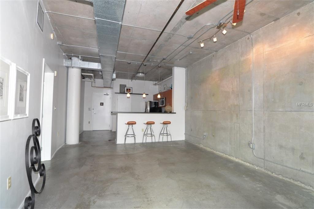 10 N SUMMERLIN AVENUE, ORLANDO, Florida 32801, 1 Bedroom Bedrooms, 3 Rooms Rooms,1 BathroomBathrooms,Residential,For sale,SUMMERLIN,O5561969