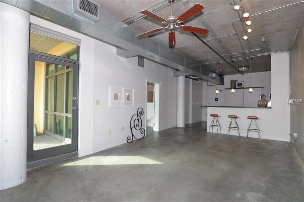 10 N SUMMERLIN AVENUE, ORLANDO, Florida 32801, 1 Bedroom Bedrooms, 3 Rooms Rooms,1 BathroomBathrooms,Residential,For sale,SUMMERLIN,O5561969