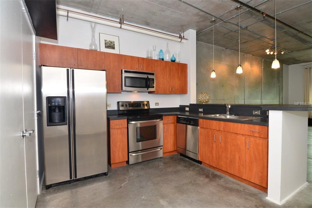 10 N SUMMERLIN AVENUE, ORLANDO, Florida 32801, 1 Bedroom Bedrooms, 3 Rooms Rooms,1 BathroomBathrooms,Residential,For sale,SUMMERLIN,O5561969