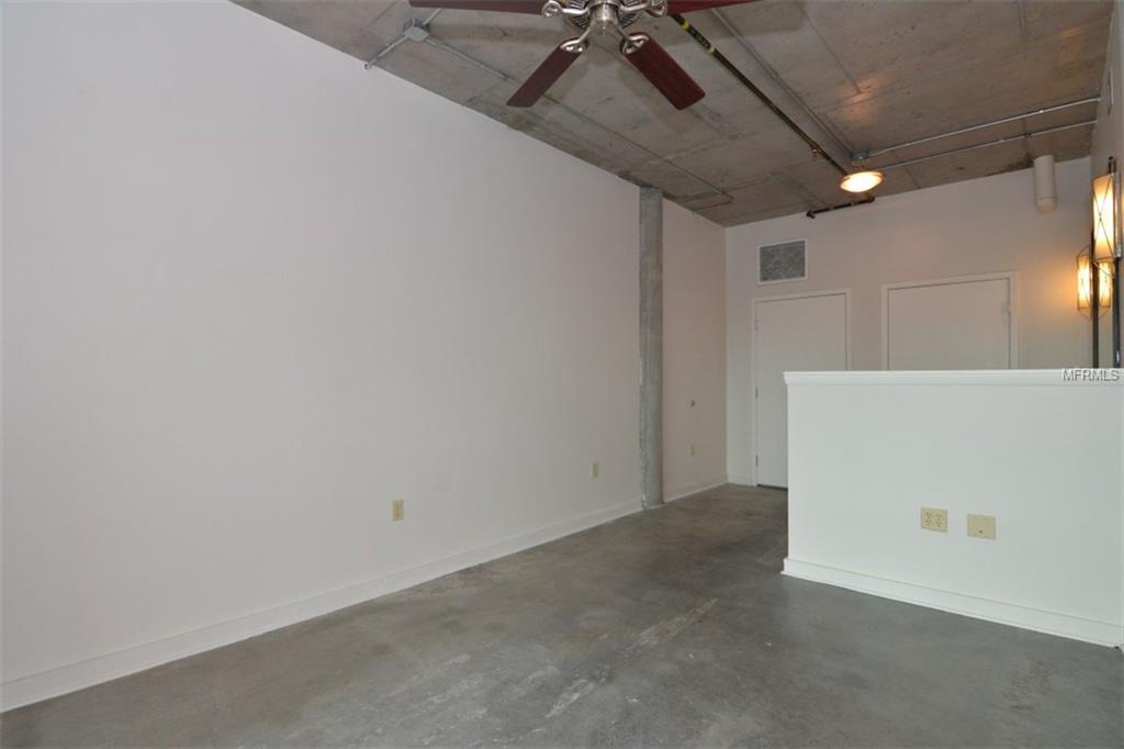 10 N SUMMERLIN AVENUE, ORLANDO, Florida 32801, 1 Bedroom Bedrooms, 3 Rooms Rooms,1 BathroomBathrooms,Residential,For sale,SUMMERLIN,O5561969