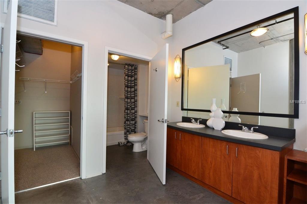 10 N SUMMERLIN AVENUE, ORLANDO, Florida 32801, 1 Bedroom Bedrooms, 3 Rooms Rooms,1 BathroomBathrooms,Residential,For sale,SUMMERLIN,O5561969