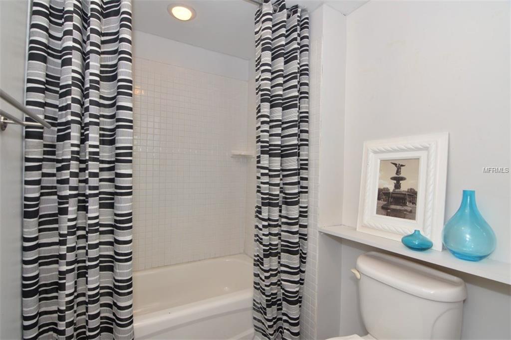 10 N SUMMERLIN AVENUE, ORLANDO, Florida 32801, 1 Bedroom Bedrooms, 3 Rooms Rooms,1 BathroomBathrooms,Residential,For sale,SUMMERLIN,O5561969