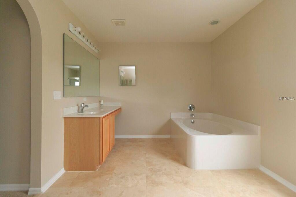 132 FISH HAWK DRIVE, WINTER HAVEN, Florida 33884, 6 Bedrooms Bedrooms, 9 Rooms Rooms,4 BathroomsBathrooms,Residential,For sale,FISH HAWK,O5542395