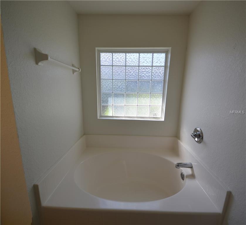 417 TERRANOVA STREET, WINTER HAVEN, Florida 33884, 4 Bedrooms Bedrooms, 8 Rooms Rooms,2 BathroomsBathrooms,Residential,For sale,TERRANOVA,P4718072