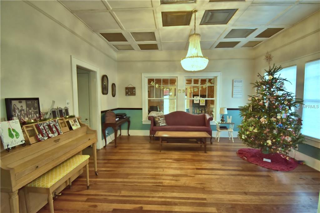 225 N MAIN STREET, AUBURNDALE, Florida 33823, 4 Bedrooms Bedrooms, 5 Rooms Rooms,2 BathroomsBathrooms,Residential,For sale,MAIN,P4718362