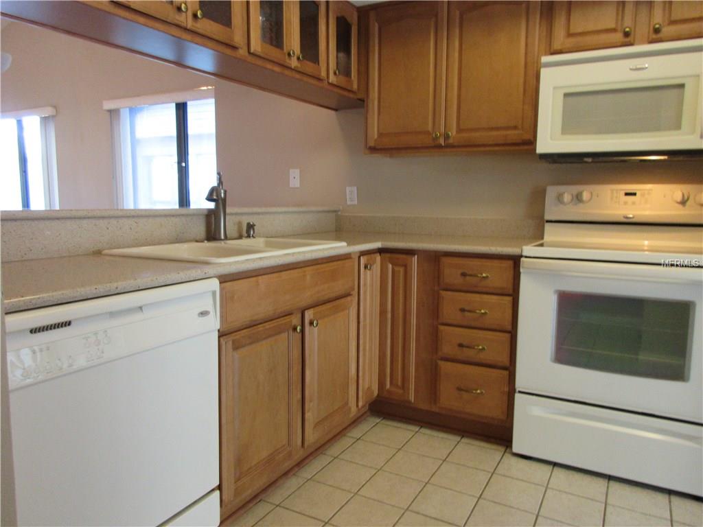 711 OAK PARK PLACE, BRANDON, Florida 33511, 2 Bedrooms Bedrooms, 4 Rooms Rooms,2 BathroomsBathrooms,Residential,For sale,OAK PARK,L4724969