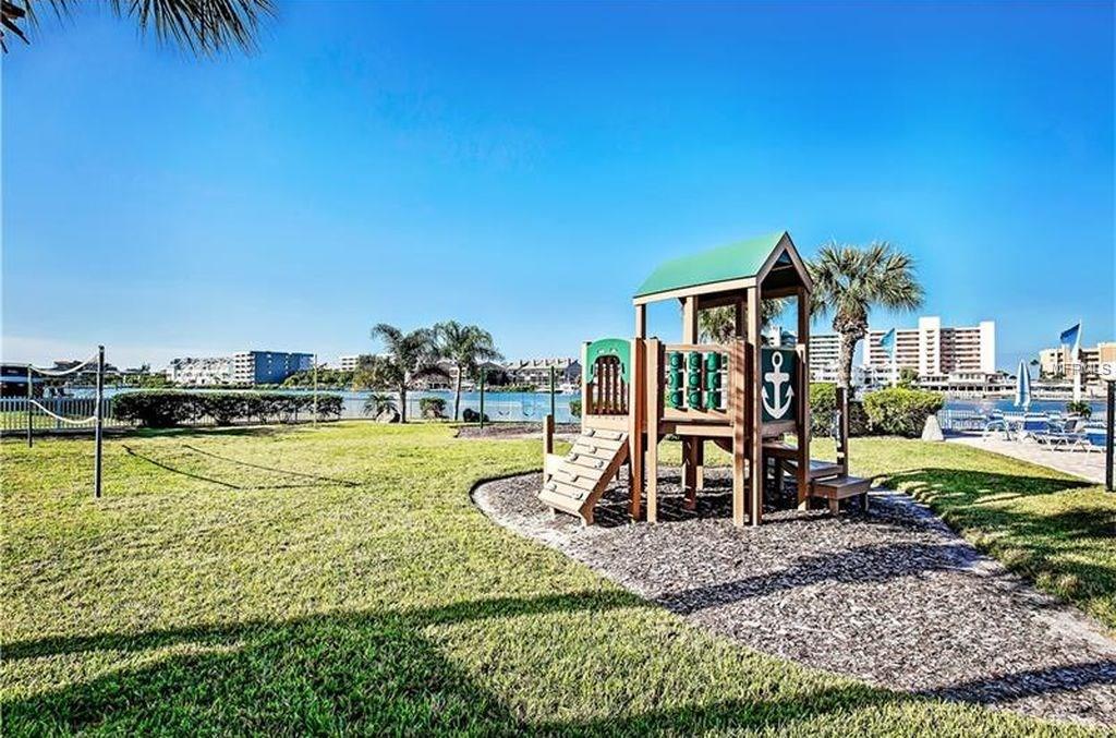 14930 CROWN DRIVE, LARGO, Florida 33774, 3 Bedrooms Bedrooms, 5 Rooms Rooms,2 BathroomsBathrooms,Residential,For sale,CROWN,G4852524