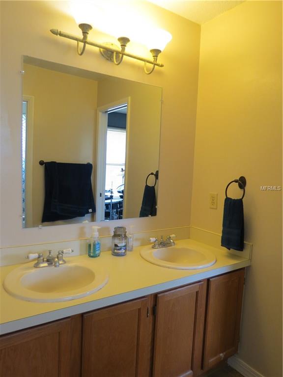 10077 CHESHUNT DRIVE, ORLANDO, Florida 32817, 3 Bedrooms Bedrooms, 5 Rooms Rooms,2 BathroomsBathrooms,Residential,For sale,CHESHUNT,O5561970