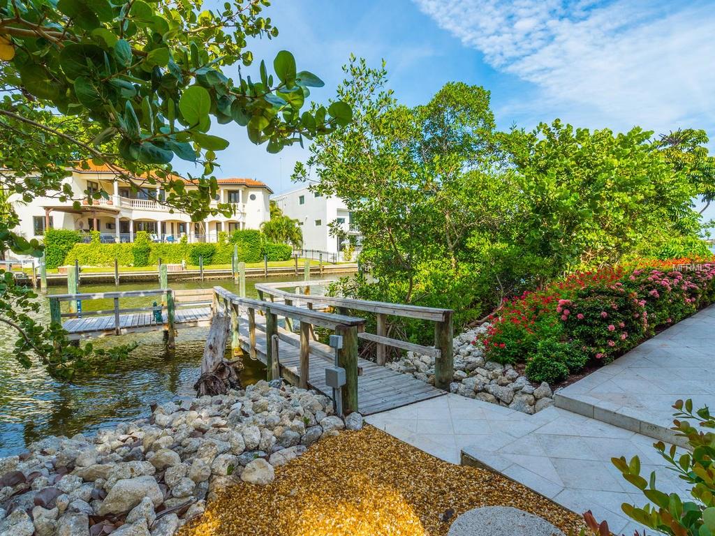 815 TROPICAL CIRCLE, SARASOTA, Florida 34242, 4 Bedrooms Bedrooms, 9 Rooms Rooms,4 BathroomsBathrooms,Residential,For sale,TROPICAL,A4205553