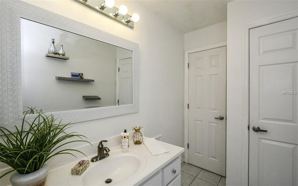 2133 ORIOLE DRIVE, SARASOTA, Florida 34239, 4 Bedrooms Bedrooms, 9 Rooms Rooms,3 BathroomsBathrooms,Residential,For sale,ORIOLE,A4207365