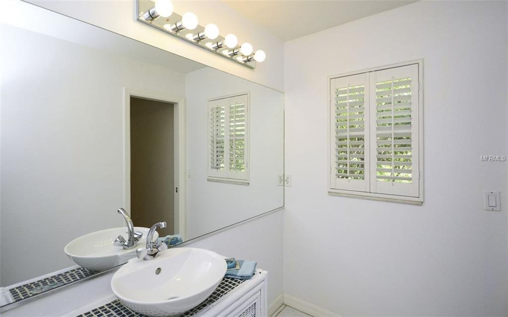 2133 ORIOLE DRIVE, SARASOTA, Florida 34239, 4 Bedrooms Bedrooms, 9 Rooms Rooms,3 BathroomsBathrooms,Residential,For sale,ORIOLE,A4207365