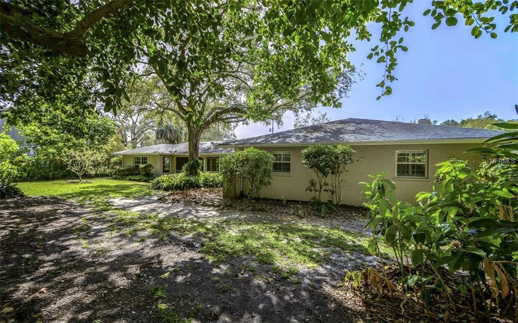 2133 ORIOLE DRIVE, SARASOTA, Florida 34239, 4 Bedrooms Bedrooms, 9 Rooms Rooms,3 BathroomsBathrooms,Residential,For sale,ORIOLE,A4207365