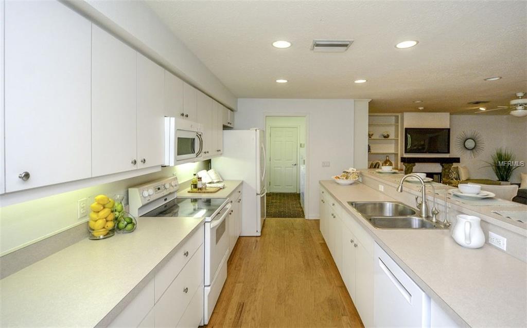 2133 ORIOLE DRIVE, SARASOTA, Florida 34239, 4 Bedrooms Bedrooms, 9 Rooms Rooms,3 BathroomsBathrooms,Residential,For sale,ORIOLE,A4207365