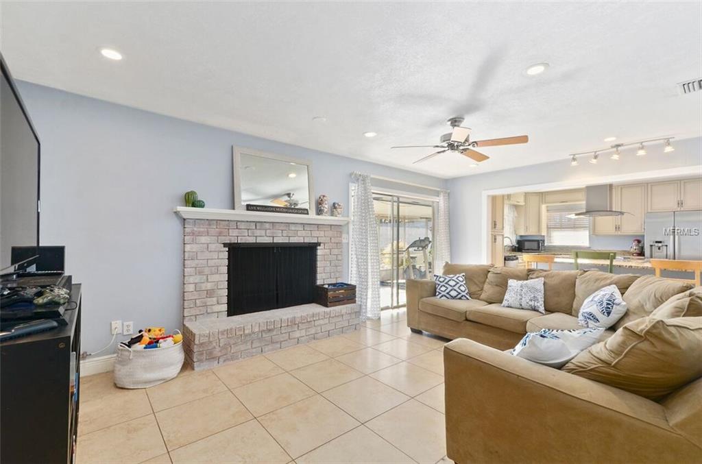 303 HERMITS TRAIL, ALTAMONTE SPRINGS, Florida 32701, 3 Bedrooms Bedrooms, 7 Rooms Rooms,2 BathroomsBathrooms,Residential,For sale,HERMITS,O5561229