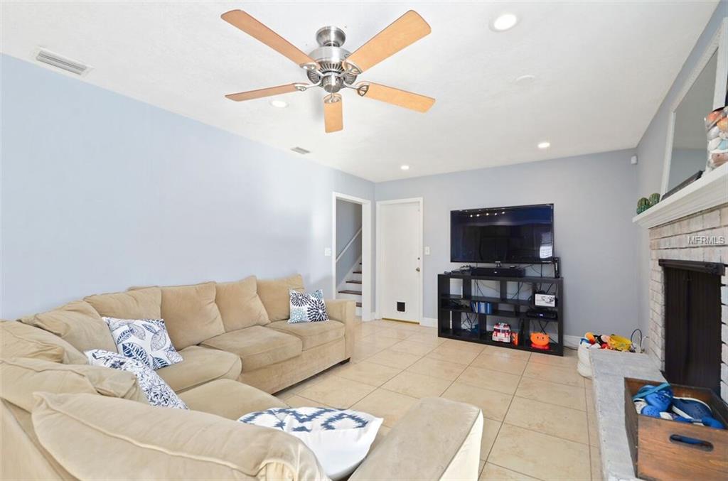 303 HERMITS TRAIL, ALTAMONTE SPRINGS, Florida 32701, 3 Bedrooms Bedrooms, 7 Rooms Rooms,2 BathroomsBathrooms,Residential,For sale,HERMITS,O5561229