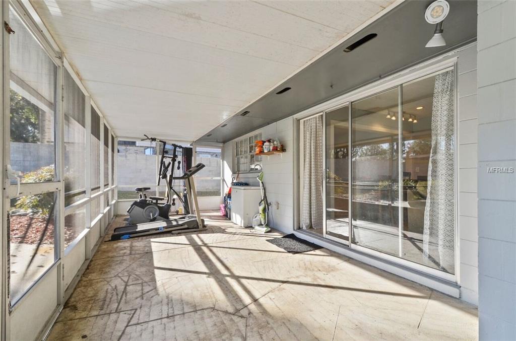 303 HERMITS TRAIL, ALTAMONTE SPRINGS, Florida 32701, 3 Bedrooms Bedrooms, 7 Rooms Rooms,2 BathroomsBathrooms,Residential,For sale,HERMITS,O5561229