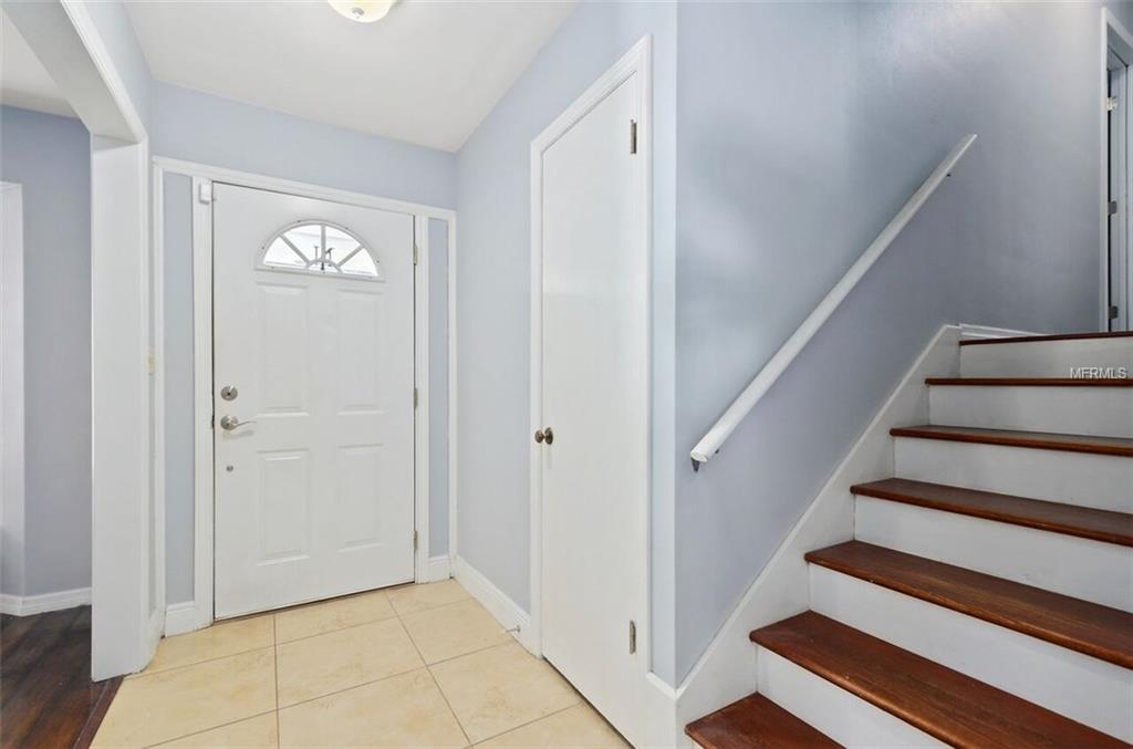 303 HERMITS TRAIL, ALTAMONTE SPRINGS, Florida 32701, 3 Bedrooms Bedrooms, 7 Rooms Rooms,2 BathroomsBathrooms,Residential,For sale,HERMITS,O5561229