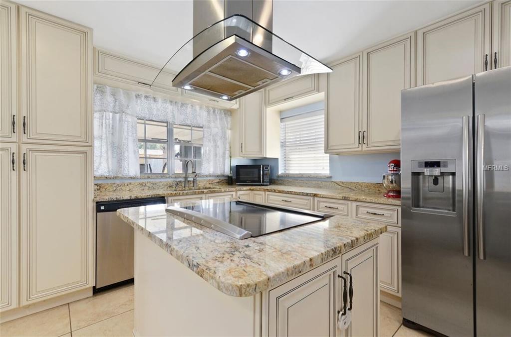 303 HERMITS TRAIL, ALTAMONTE SPRINGS, Florida 32701, 3 Bedrooms Bedrooms, 7 Rooms Rooms,2 BathroomsBathrooms,Residential,For sale,HERMITS,O5561229