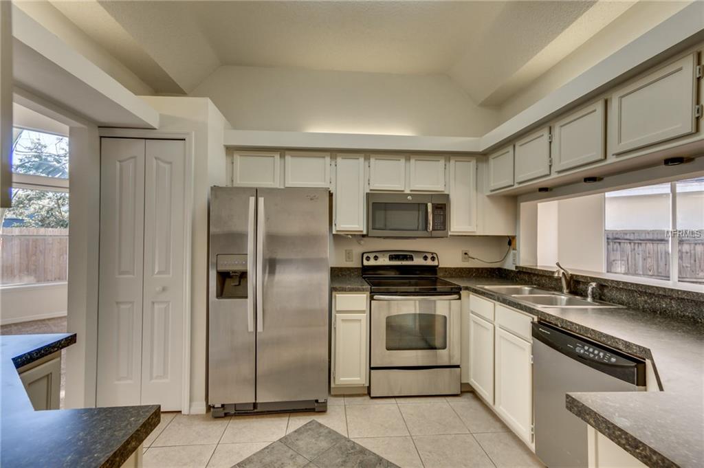 2711 GRANTHAM COURT, ORLANDO, Florida 32835, 3 Bedrooms Bedrooms, 7 Rooms Rooms,2 BathroomsBathrooms,Residential,For sale,GRANTHAM,O5561230