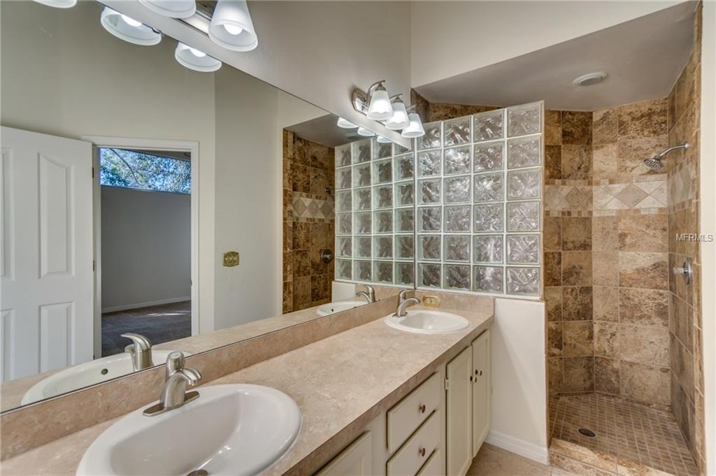 2711 GRANTHAM COURT, ORLANDO, Florida 32835, 3 Bedrooms Bedrooms, 7 Rooms Rooms,2 BathroomsBathrooms,Residential,For sale,GRANTHAM,O5561230