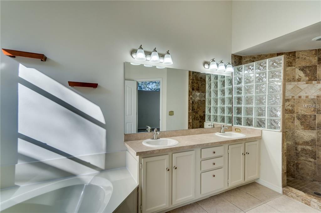 2711 GRANTHAM COURT, ORLANDO, Florida 32835, 3 Bedrooms Bedrooms, 7 Rooms Rooms,2 BathroomsBathrooms,Residential,For sale,GRANTHAM,O5561230