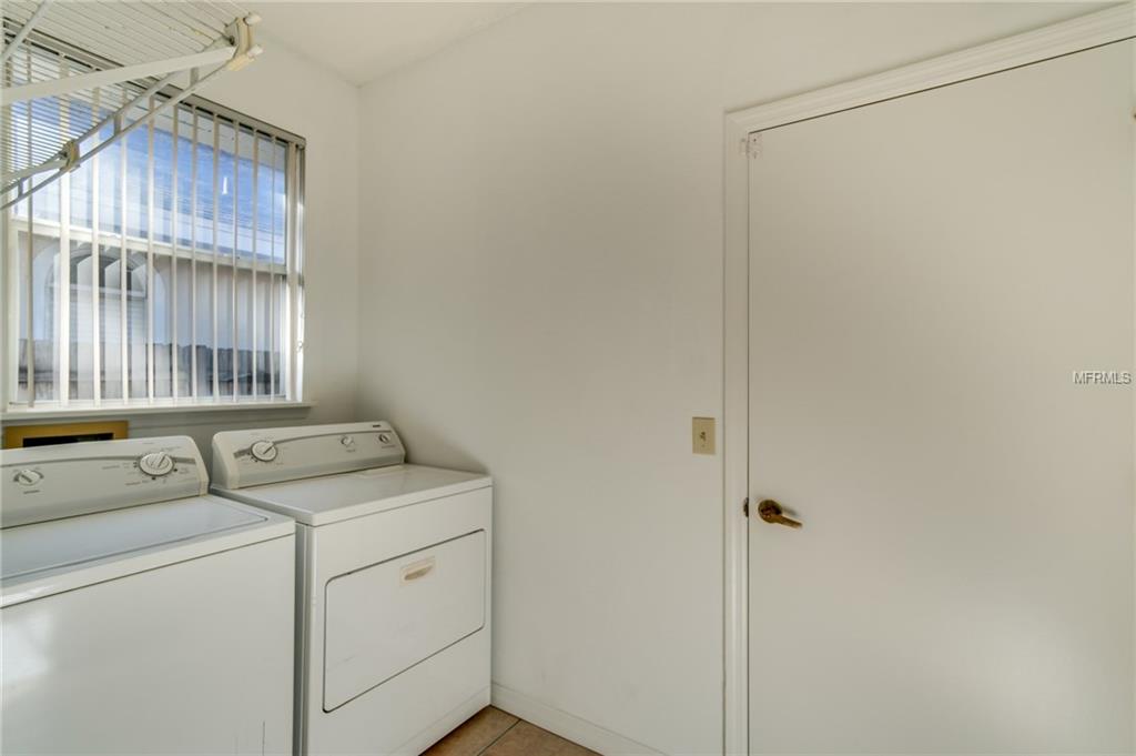 2711 GRANTHAM COURT, ORLANDO, Florida 32835, 3 Bedrooms Bedrooms, 7 Rooms Rooms,2 BathroomsBathrooms,Residential,For sale,GRANTHAM,O5561230