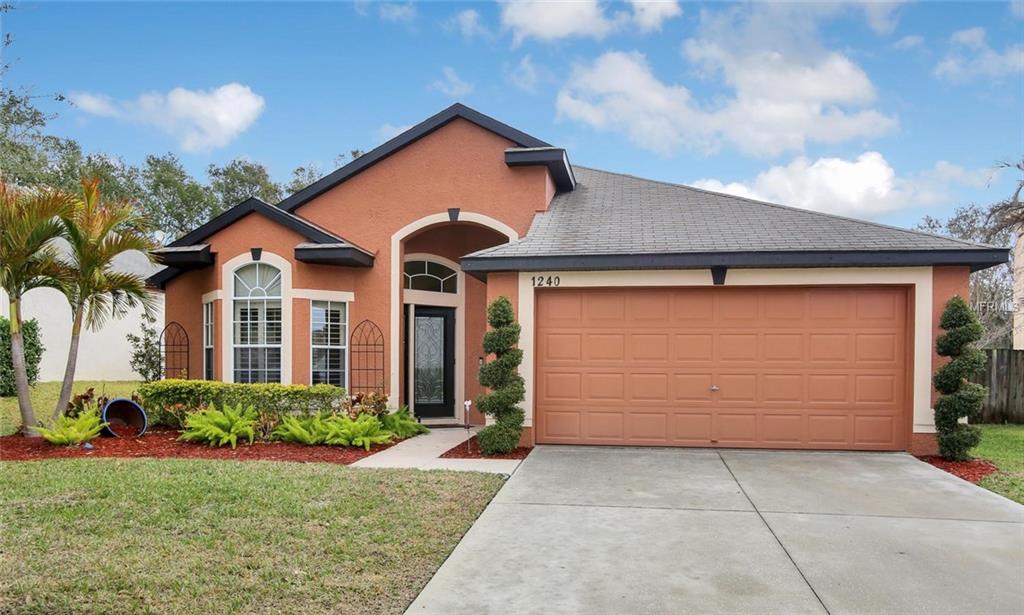 1240 BLUFFS CIRCLE, DUNEDIN, Florida 34698, 3 Bedrooms Bedrooms, 4 Rooms Rooms,2 BathroomsBathrooms,Residential,For sale,BLUFFS,U7847477