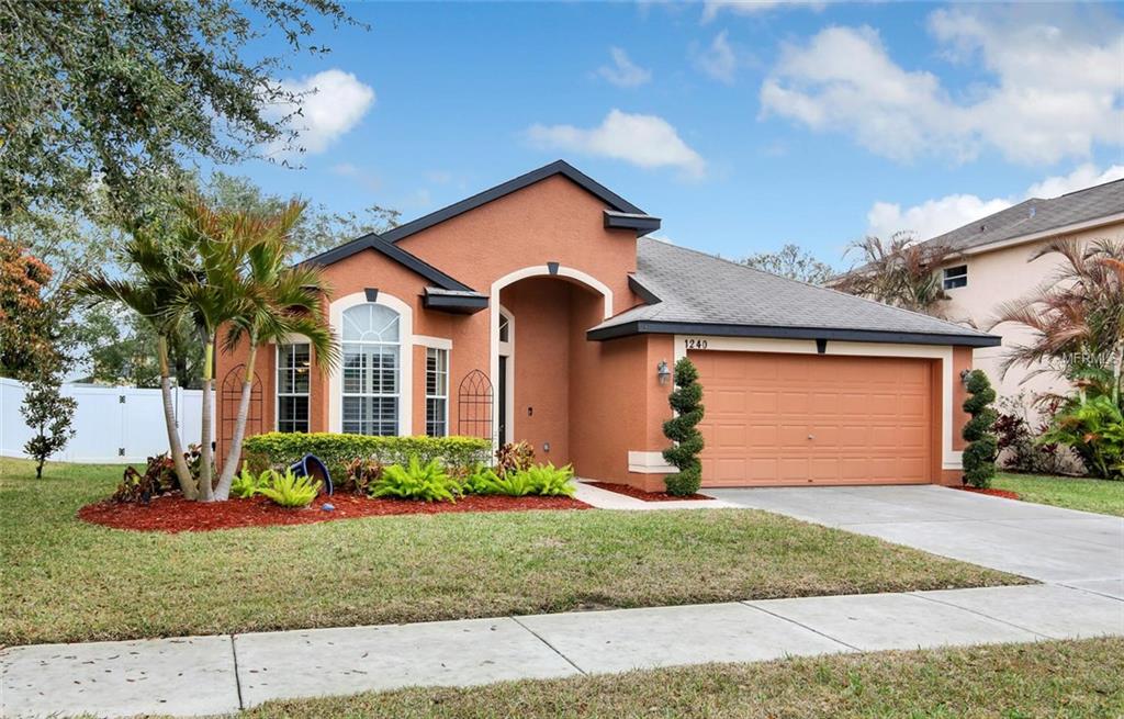 1240 BLUFFS CIRCLE, DUNEDIN, Florida 34698, 3 Bedrooms Bedrooms, 4 Rooms Rooms,2 BathroomsBathrooms,Residential,For sale,BLUFFS,U7847477