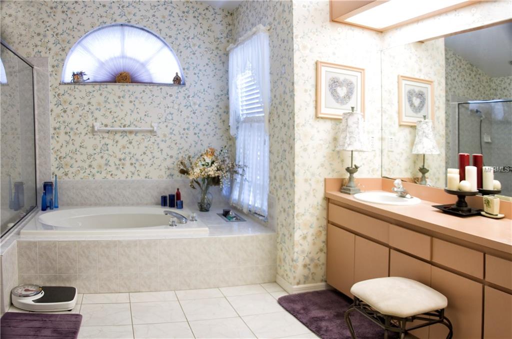 5497 OAKRIDGE DRIVE, PALM HARBOR, Florida 34685, 4 Bedrooms Bedrooms, 8 Rooms Rooms,3 BathroomsBathrooms,Residential,For sale,OAKRIDGE,U7840694