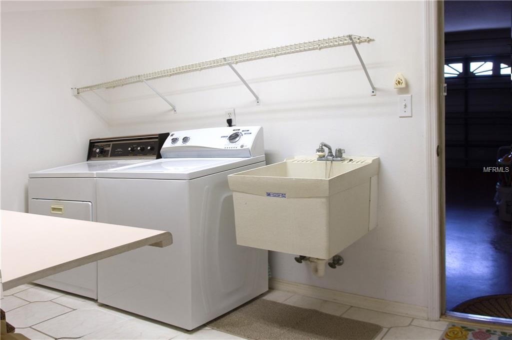 5497 OAKRIDGE DRIVE, PALM HARBOR, Florida 34685, 4 Bedrooms Bedrooms, 8 Rooms Rooms,3 BathroomsBathrooms,Residential,For sale,OAKRIDGE,U7840694