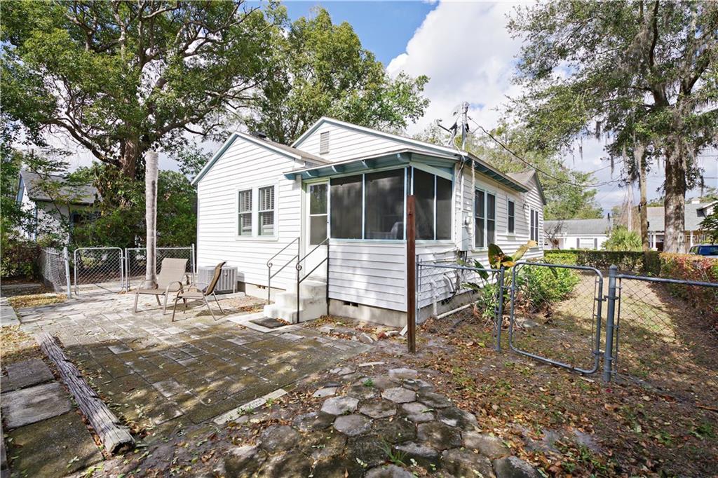 1506 ILLINOIS STREET, ORLANDO, Florida 32803, 2 Bedrooms Bedrooms, 5 Rooms Rooms,1 BathroomBathrooms,Residential,For sale,ILLINOIS,O5559059