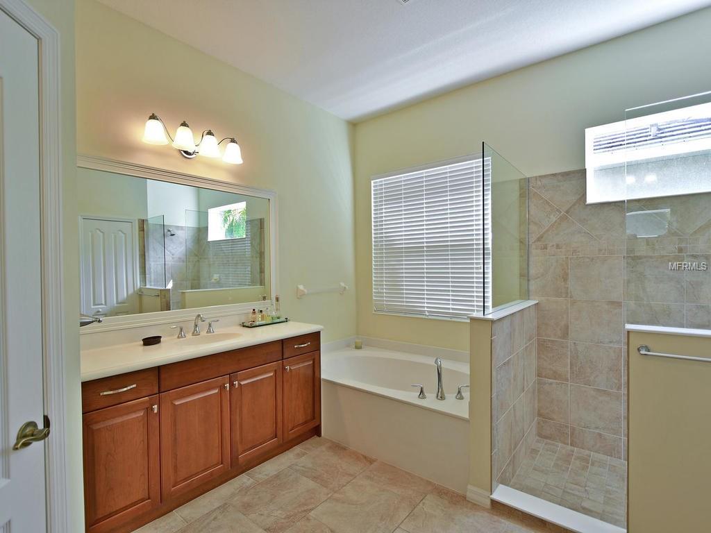 7228 LISMORE COURT, LAKEWOOD RANCH, Florida 34202, 3 Bedrooms Bedrooms, 6 Rooms Rooms,2 BathroomsBathrooms,Residential,For sale,LISMORE,A4209490