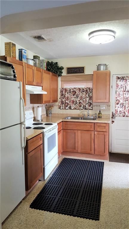 1919 LAKEWOOD DRIVE, CLEARWATER, Florida 33763, 3 Bedrooms Bedrooms, 5 Rooms Rooms,1 BathroomBathrooms,Residential,For sale,LAKEWOOD,U7847411