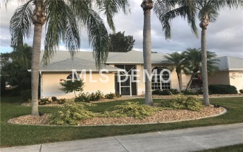 550 SILK OAK DRIVE, VENICE, Florida 34293, 3 Bedrooms Bedrooms, 8 Rooms Rooms,2 BathroomsBathrooms,Residential,For sale,SILK OAK,N5915207