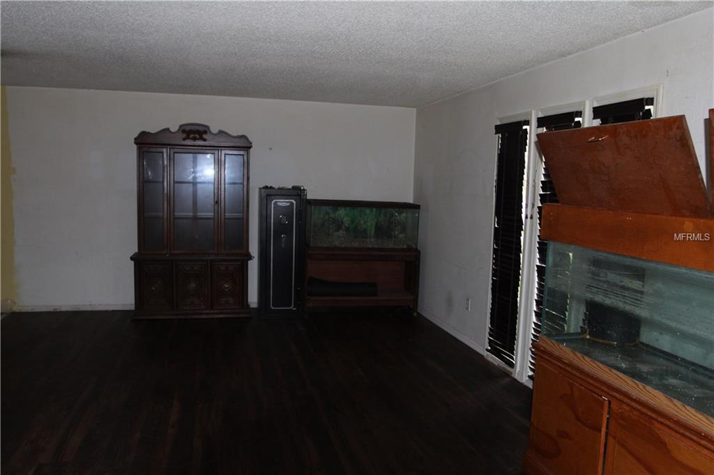 107 ARDSDALE COURT, LONGWOOD, Florida 32750, 4 Bedrooms Bedrooms, 8 Rooms Rooms,2 BathroomsBathrooms,Residential,For sale,ARDSDALE,O5560616