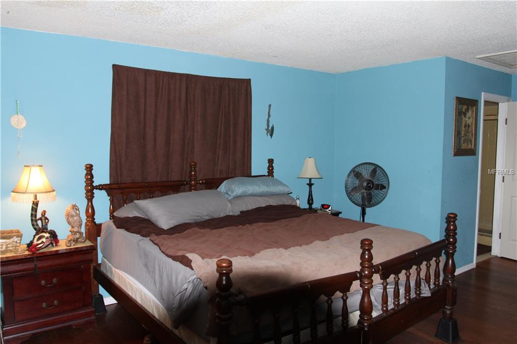 107 ARDSDALE COURT, LONGWOOD, Florida 32750, 4 Bedrooms Bedrooms, 8 Rooms Rooms,2 BathroomsBathrooms,Residential,For sale,ARDSDALE,O5560616