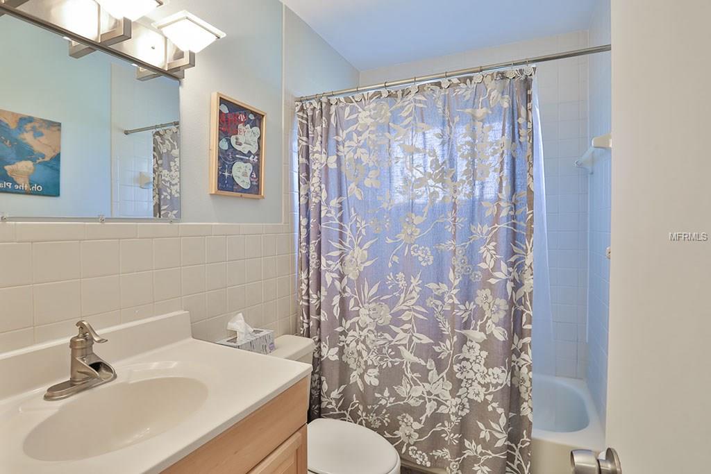 1556 HUNTINGTON LANE, CLEARWATER, Florida 33755, 3 Bedrooms Bedrooms, 5 Rooms Rooms,2 BathroomsBathrooms,Residential,For sale,HUNTINGTON,T2928234