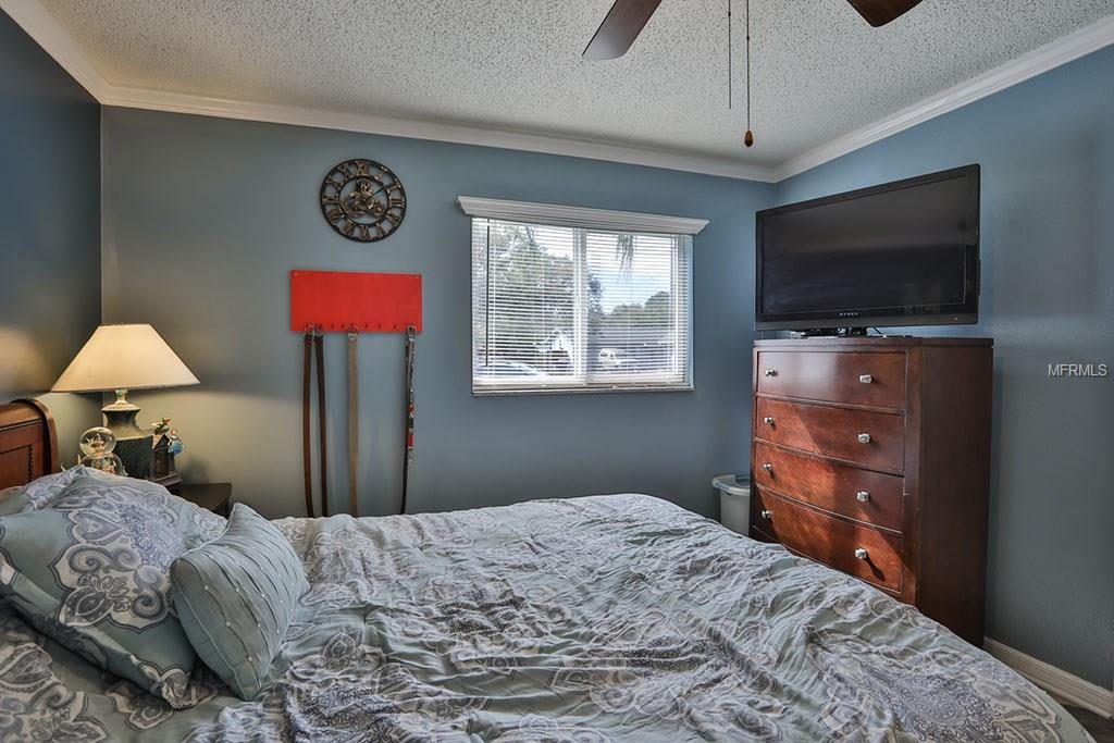 1556 HUNTINGTON LANE, CLEARWATER, Florida 33755, 3 Bedrooms Bedrooms, 5 Rooms Rooms,2 BathroomsBathrooms,Residential,For sale,HUNTINGTON,T2928234